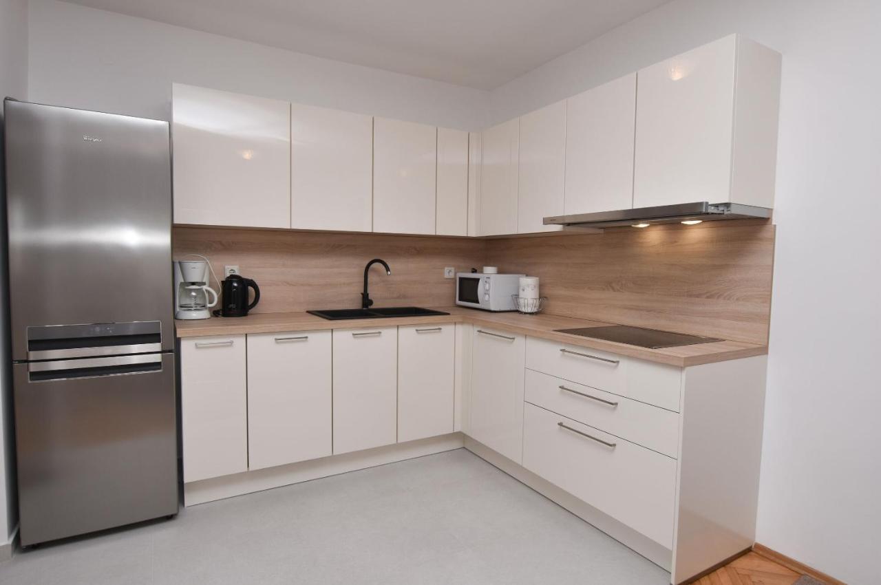 פרימוסטן Apartments Danica מראה חיצוני תמונה