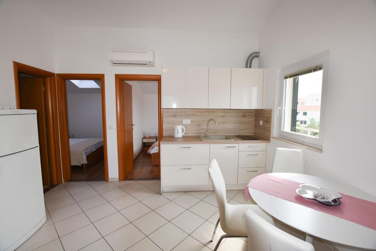פרימוסטן Apartments Danica מראה חיצוני תמונה