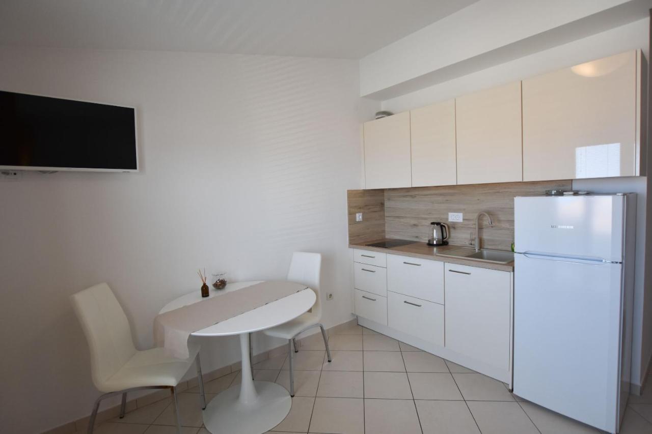 פרימוסטן Apartments Danica מראה חיצוני תמונה