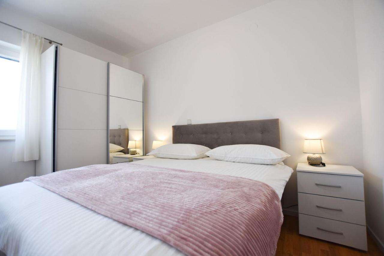 פרימוסטן Apartments Danica מראה חיצוני תמונה