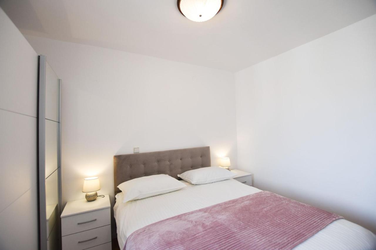 פרימוסטן Apartments Danica מראה חיצוני תמונה