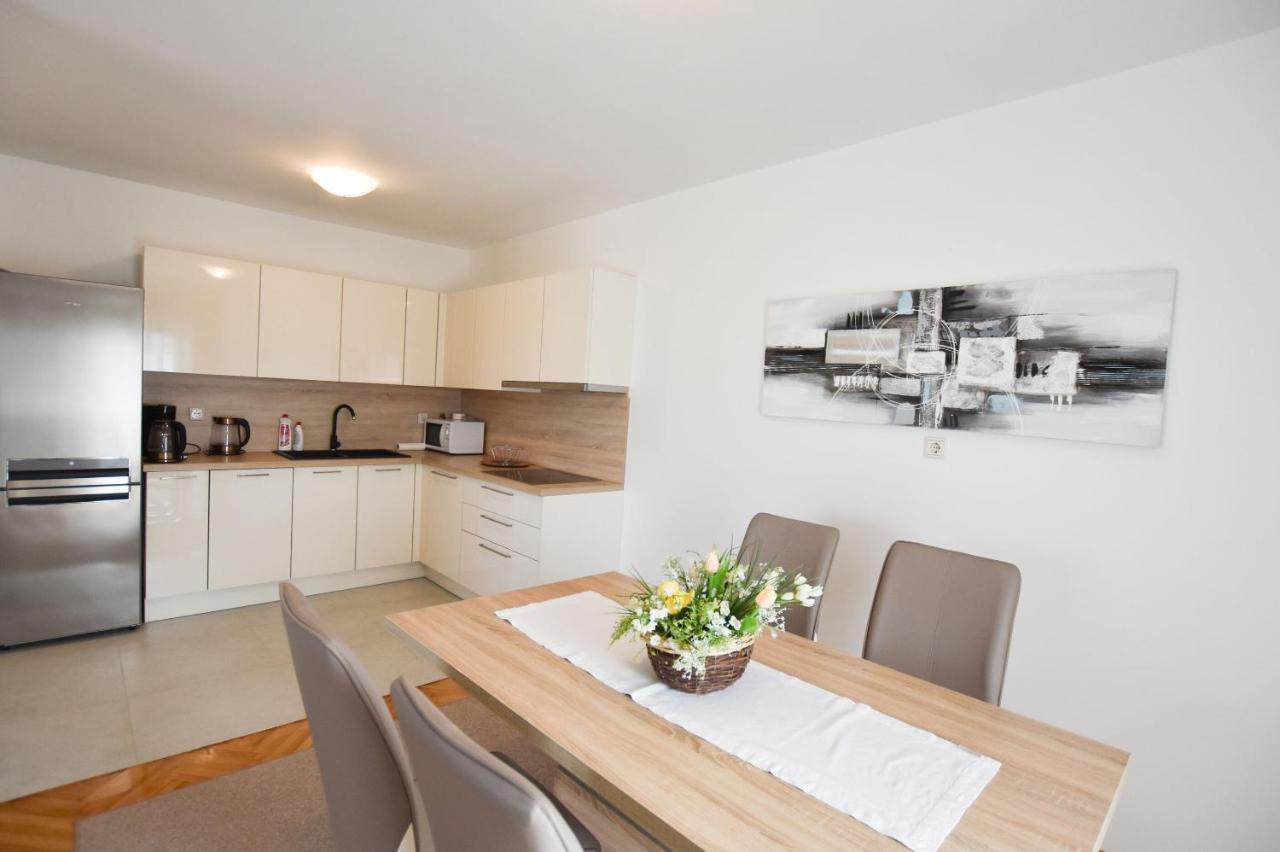 פרימוסטן Apartments Danica מראה חיצוני תמונה