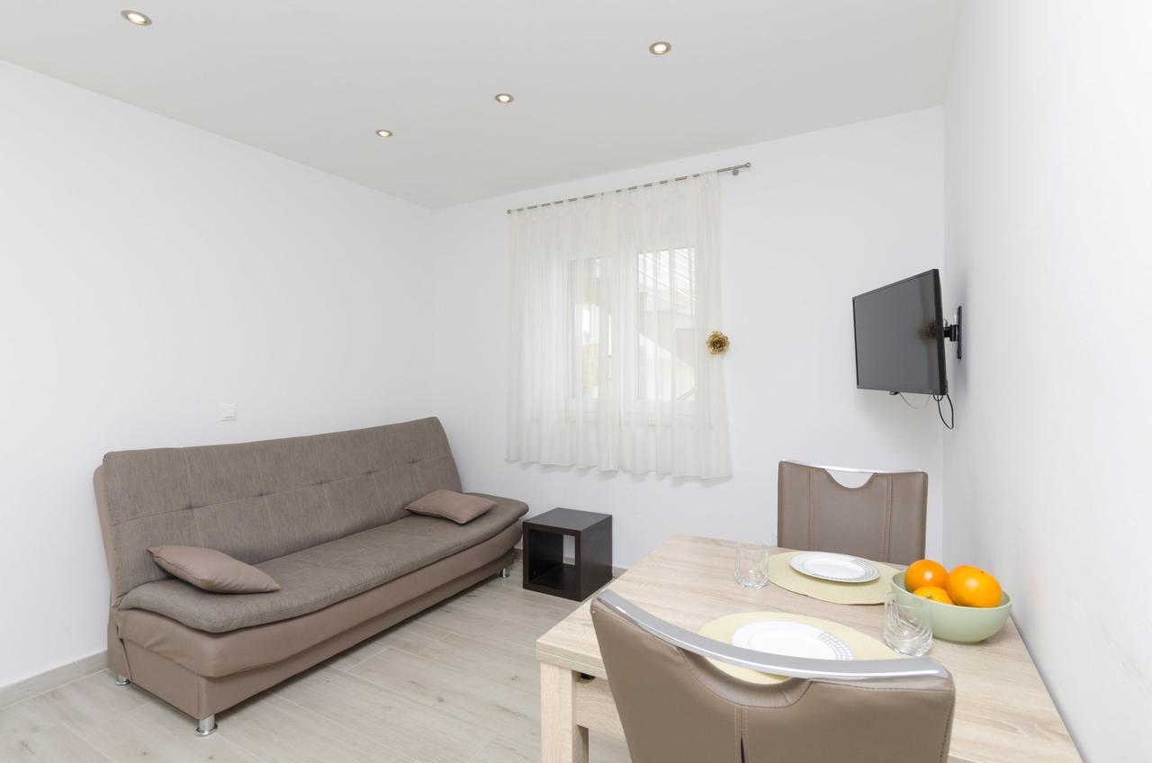 פרימוסטן Apartments Danica מראה חיצוני תמונה