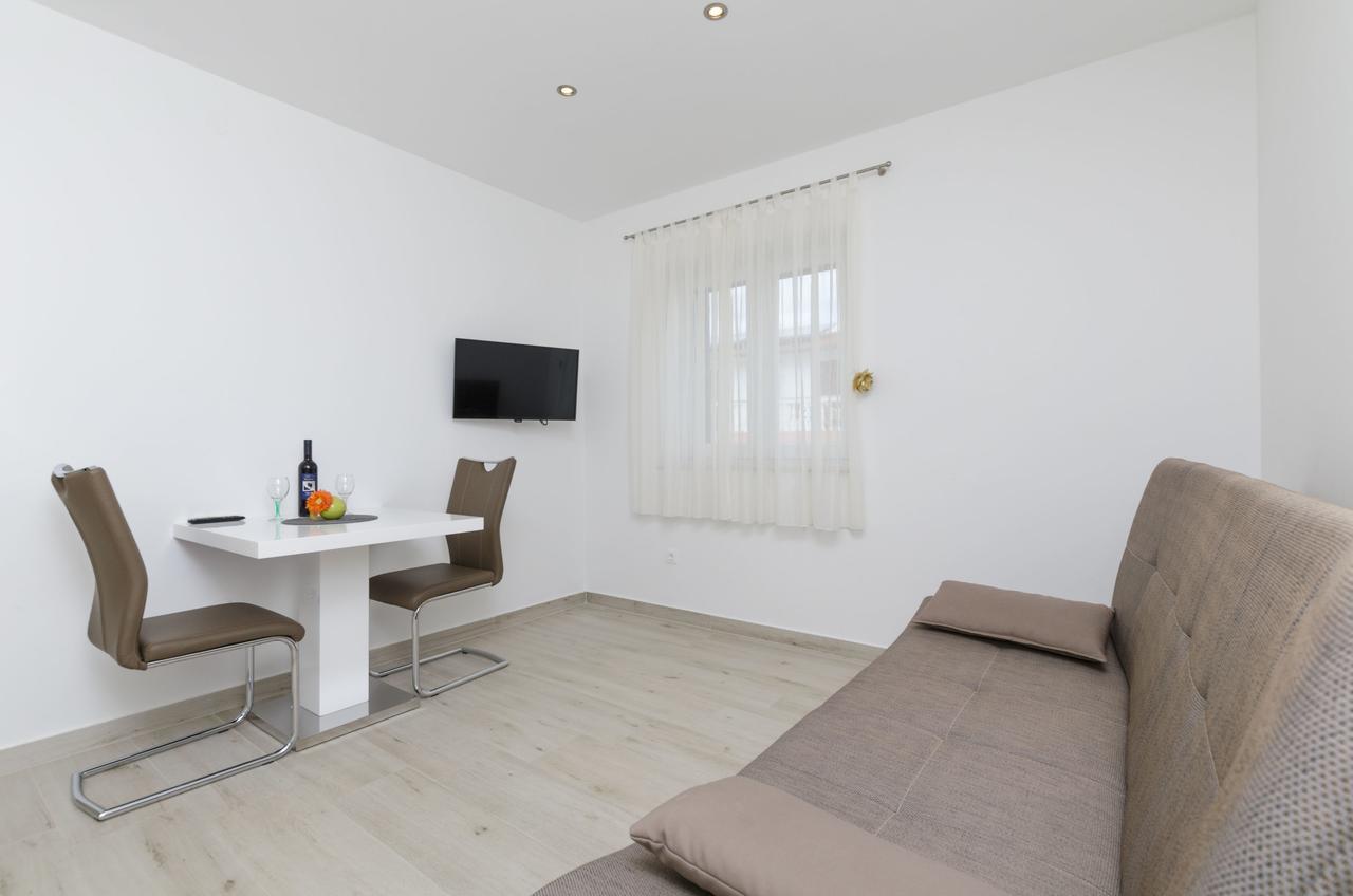 פרימוסטן Apartments Danica מראה חיצוני תמונה