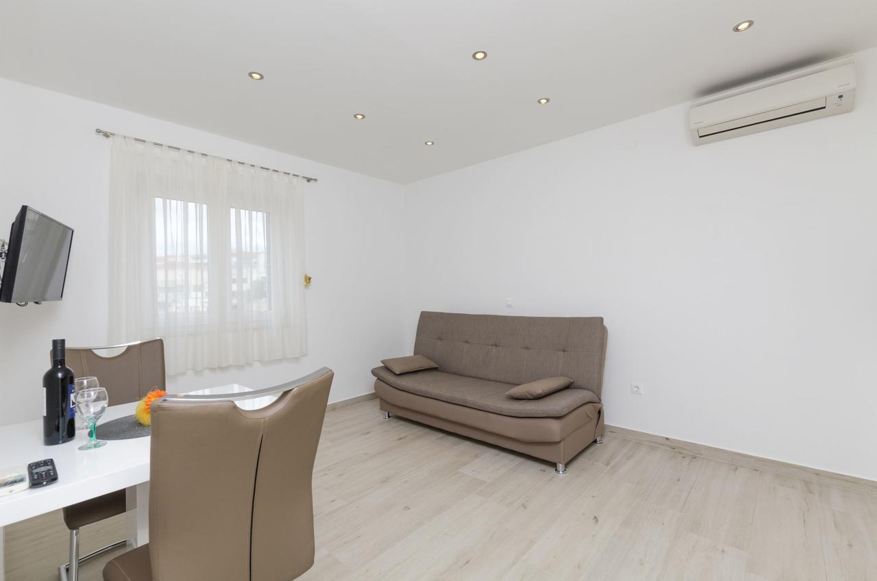 פרימוסטן Apartments Danica מראה חיצוני תמונה